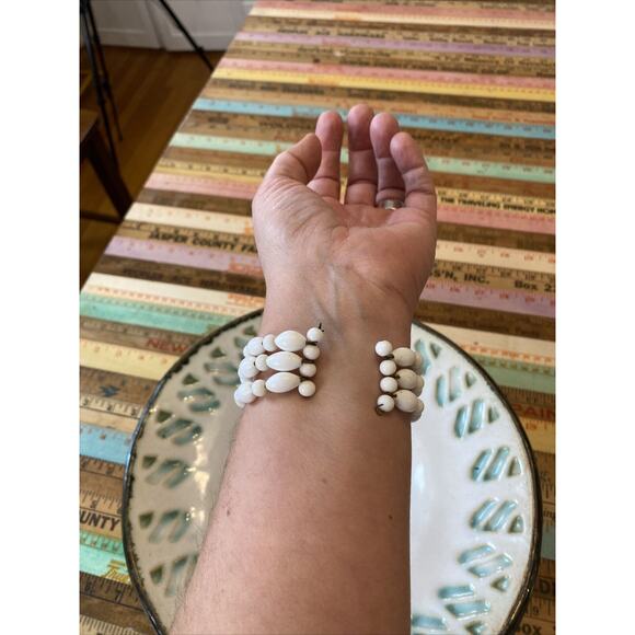 Vintage BEADED Open Cuff Bracelet White MILK Glass Beaded Wire Cuff Stretch - Picture 4 of 10